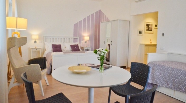 vista dell'interno della mini suite n.4 al Petit Hotel di Lido di Camaiore