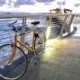 la bicicletta sul Pontile di Lido di Camaiore lungo la ciclovia Tirrenica