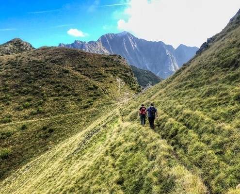 lungo il sentiero verso il monte Altissimo, un trekking per escursionisti esperti