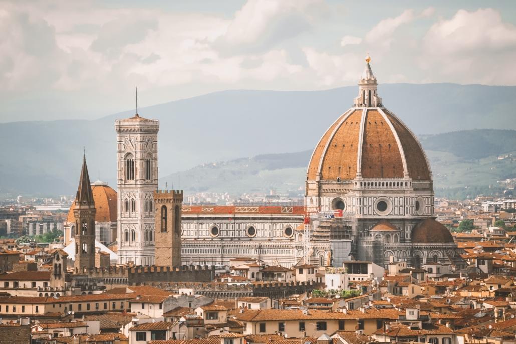 una vista sul Duomo di Firenze e il Campanile di Giotto