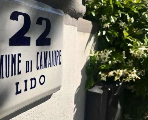 il numero civico 22 di Via Don Minzoni a Lido di Camaiore