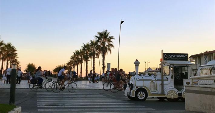 Vista della passeggiata pedonale e ciclabile di Lido di Camaiore